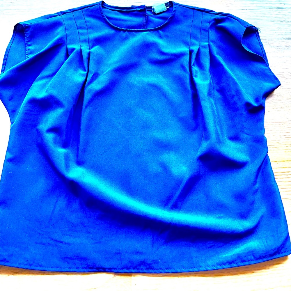 Women’s blue top